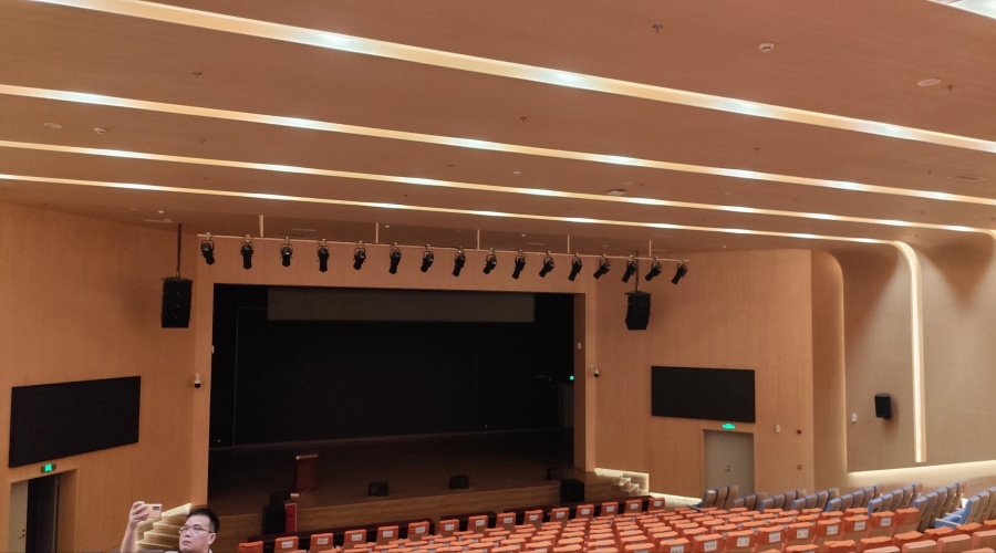 飾紀(jì)上品GRG廠家：深圳坪山實驗學(xué)校GRG報告廳穿孔板工程案